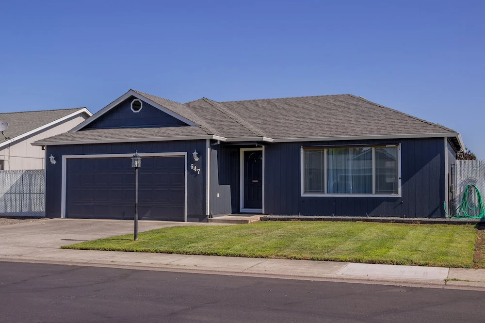 Columbus home with professionally installed concrete sidewalk